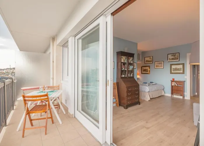 Le Christina تروفيي سور مير